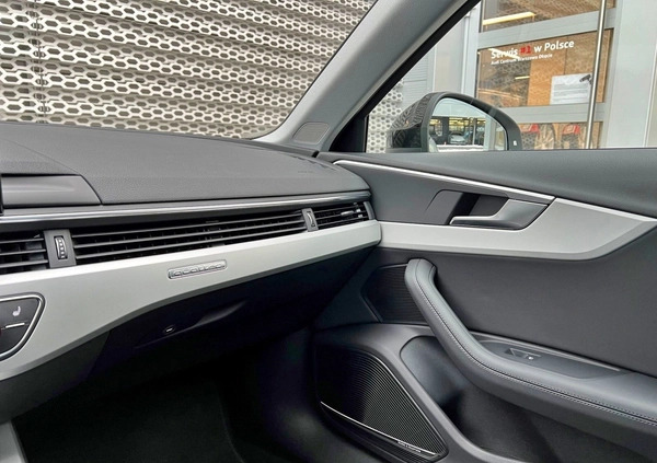 Audi A4 cena 199900 przebieg: 25500, rok produkcji 2023 z Ożarów małe 562